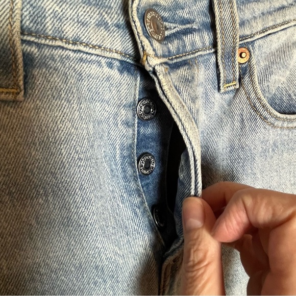 Levi’s Premium Wedgie Jeans Womens 26 Light Blue Wash Denim Straight Button Fly - Picture 4 of 6